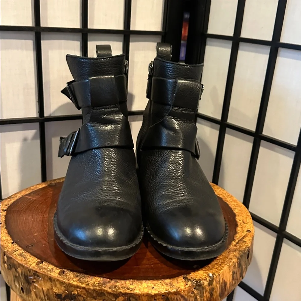 Gentle Souls by Kenneth Cole Women's Black Leather Best of Moto Boots 7 EUC